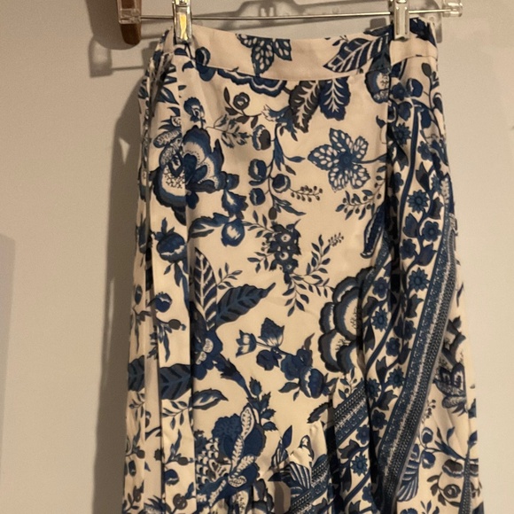 SHEIN Long blue patterned skirt size small 4 excellent - Picture 1 of 3